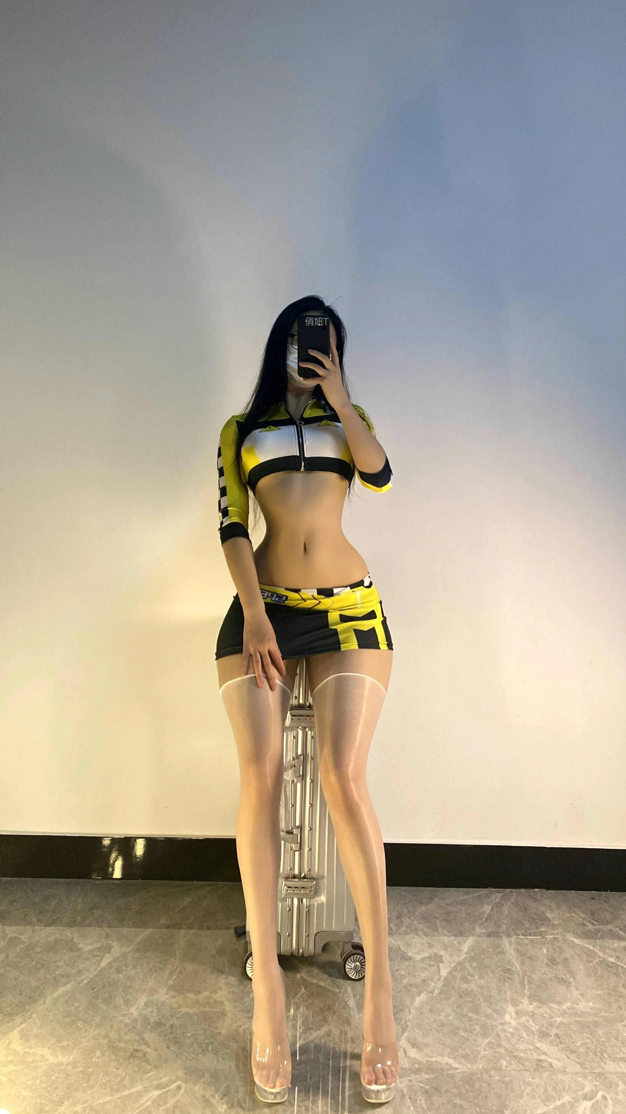 俏妞qiaoniuTT – 飙车选手 18P 1V
